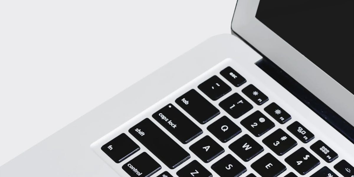 Get Learning React, React Projects, Angular Projects and more!. Na HumbleBundle możesz wybrać jeden z kilku pakietów ebooków w języku angielskim. Czasem cena za najniższy pakiet to nawet 1 dolar. Oprócz tego możesz wesprzeć organizację charytatywną